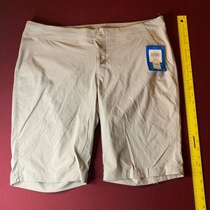 Columbia “Climber Canyon” Bermuda Style Shorts, Size 14